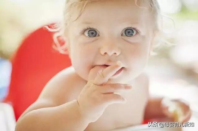 宝宝总爱吃手大人要制止吗？这5点帮助孩子戒掉吃手习惯