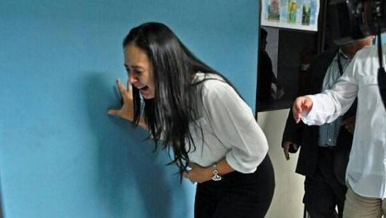 史上最笨接生医生，拿黑人的小孩给白人夫妇掉包后被抓