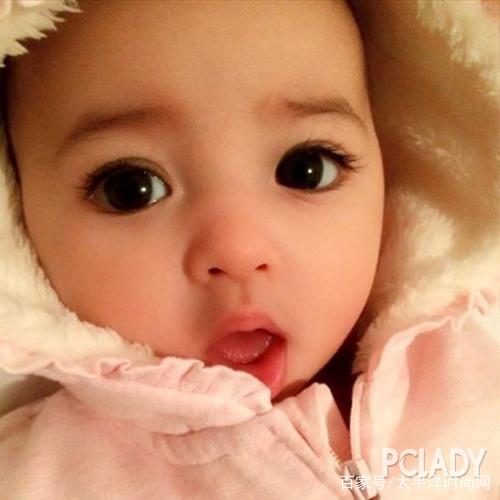 网红宝宝自带美颜技能 粉嫩婴儿肌我只服Angelababy