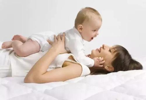 母乳喂养的宝宝有这些表现，说明母乳的质量很好