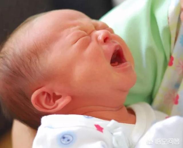 按照进化论，婴儿出生的时候哇哇大叫并不好，如此劣汰基因为什么会被保留下来？