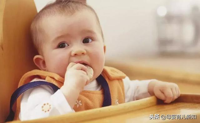 宝宝刚吃完奶又双叒要吃奶？有这3种表现表示宝宝处在猛长期