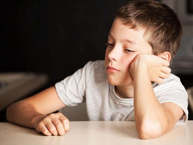 不哭穷，也不炫富的父母，才能培养出有正确金钱观的孩子