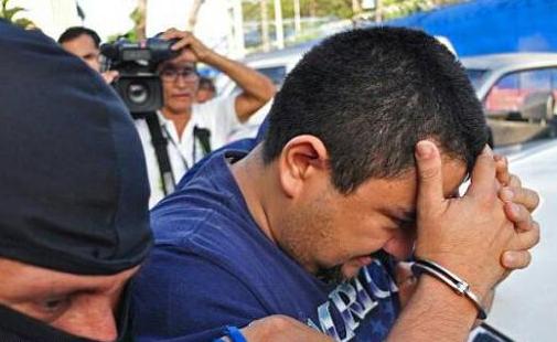 史上最笨接生医生，拿黑人的小孩给白人夫妇掉包后被抓