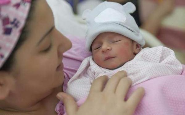 32岁产妇春节产子，产妇出产房后说：好庆幸生的是个儿子