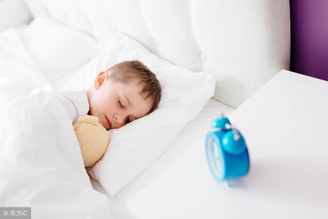 宝宝为什么每天醒的那么早？睡眠专家：5种原因，5步解决方案