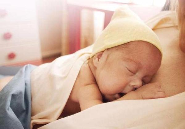 32岁产妇春节产子，产妇出产房后说：好庆幸生的是个儿子