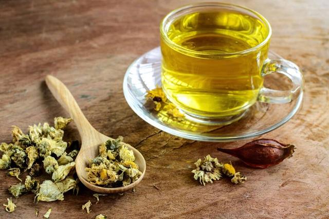 为什么在孕期的最后一个月要让孕妇喝菊花茶？原来真相是这样