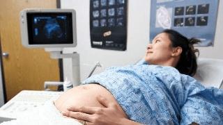 深夜产房：马上要临产，孕妇却患上了“换气过度症”，手指变鸡爪