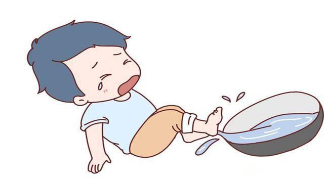 孩子被烫伤后，4做5不做可减轻孩子痛苦，收藏起来说不定哪天会用到