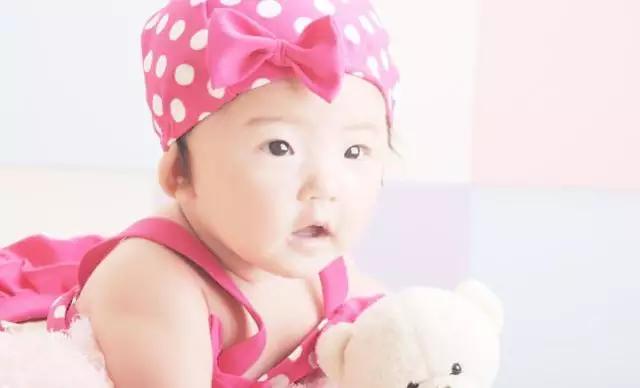 你在宝宝多大时第一次给他掏耳屎？宝妈：八个月上医院花600多