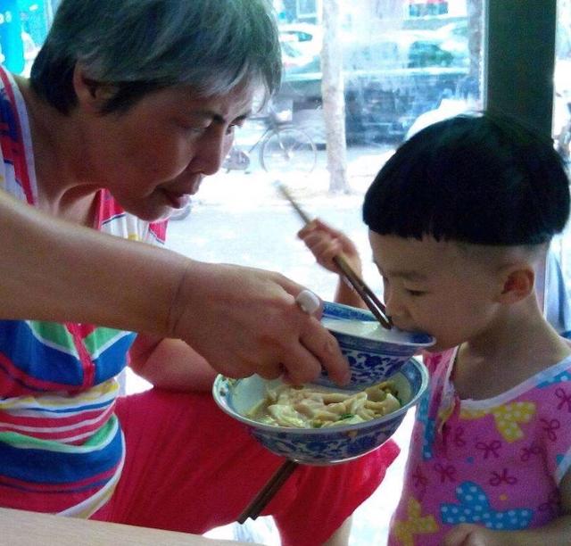 为什么好多妈妈送孩子上幼儿园后也不上班呢？原来这才是真相