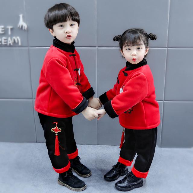 新一款中国风“唐装”拜年服，喜庆洋气又保暖，出门人人赞可爱