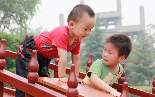 儿科专家:要想宝宝长大孝顺,睡前给孩子说这3句话,别不好意思