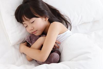 孩子晚睡长不高？儿科专家：这2个因素，才是影响孩子身高的关键