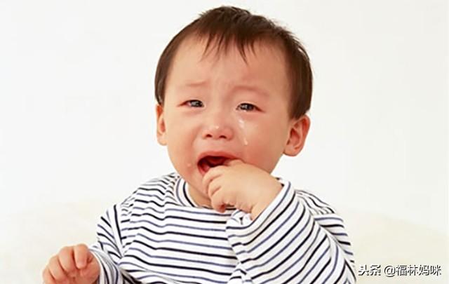 孩子“窝里横，外面怂”的性格，不外乎这4点原因，值得父母深思