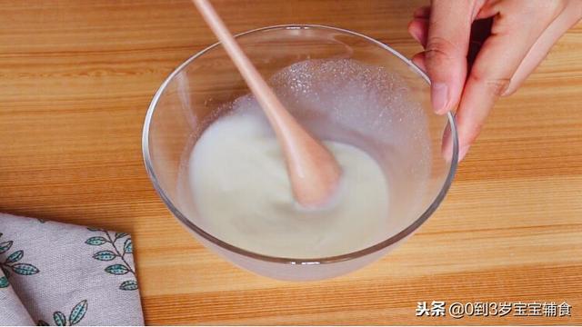 补钙的食物中，宝宝天天都要吃它，搅一搅，蒸一蒸就好了