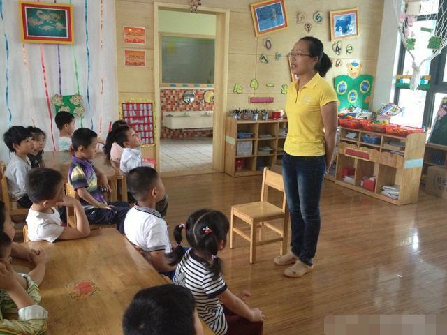 幼儿园老师要孩子带植物,妈妈生气了,第二天拉了两棵树过去