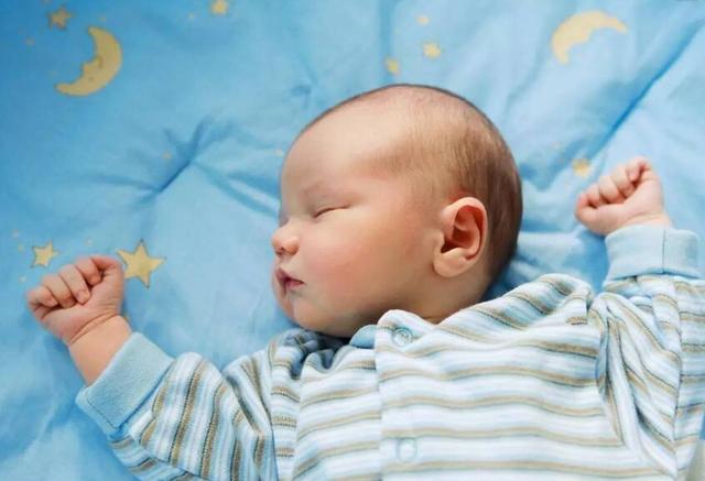 冬季娃睡觉不踏实,除了被子盖的不合适,这5种原因暗示他不舒服