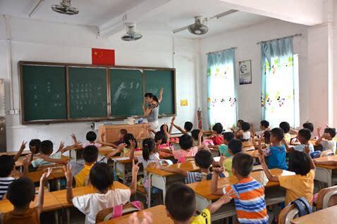 9岁小学生不会剥鸡蛋，家长一句神回复，老师无语了