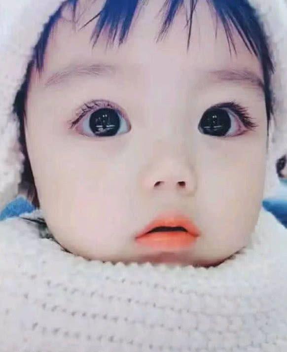3岁女儿去幼儿园上学，吸引众人围观，网友：神仙颜值