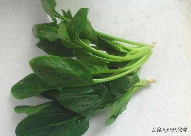 给宝宝添加辅食后，这几种菜不要单纯用清水冲洗，不干净不卫生