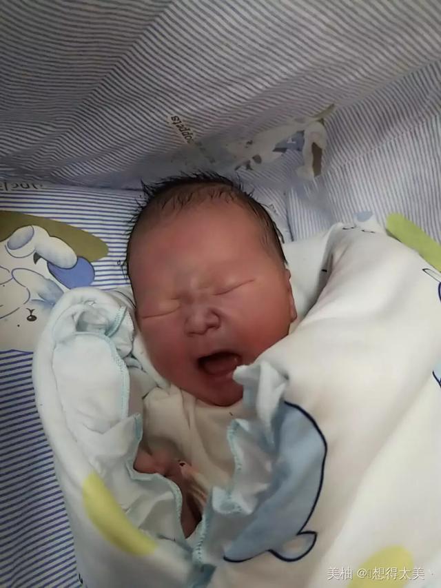 乖儿子知道妈妈辛苦提前出来了，附孕期症状，肚型，儿子照片