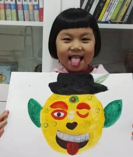 7岁女孩从小自创绘本,却险些被妈妈扼杀绘画兴趣:这点是孩子学画画的大忌,家长一定要牢记!
