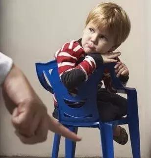 父母一吵架，孩子就变“乖”？呵呵！