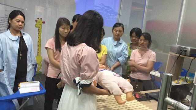 17岁女孩腹痛送诊，检查结果出来后，气得妈妈转身就走