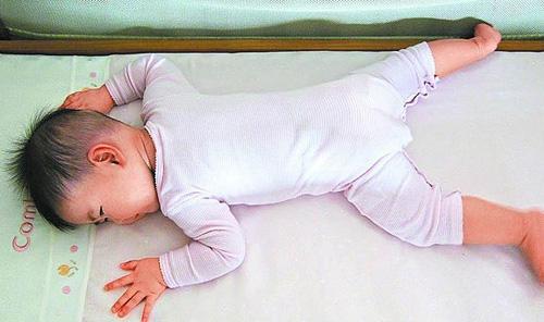 有趴睡习惯的宝宝,这一点千万别忽视