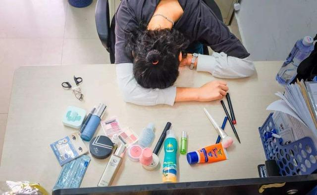 没被“富养”的女孩，长大后往往会有2种性格缺陷