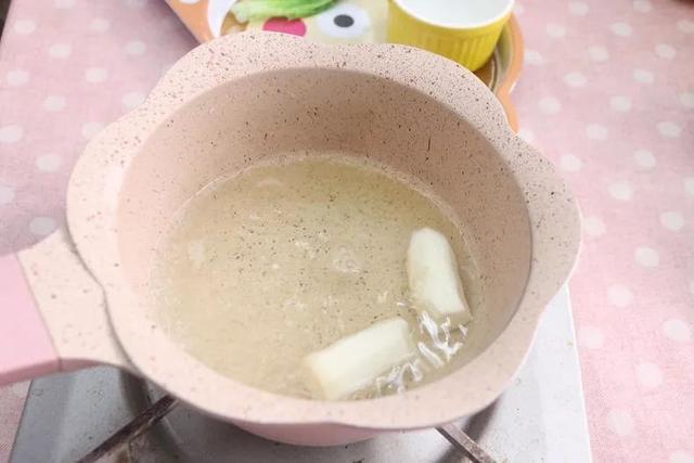 软嫩可口、营养丰富、简单快手，挤出来的肉肉面，宝宝吃得超满足