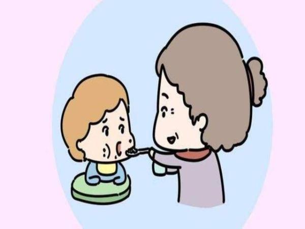 老人带娃时，如果还在做这两件事的话，宝妈要及时制止