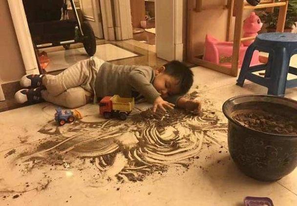 组图！自家熊孩子逼疯妈妈的七个场景实拍！你能忍到第几张？！