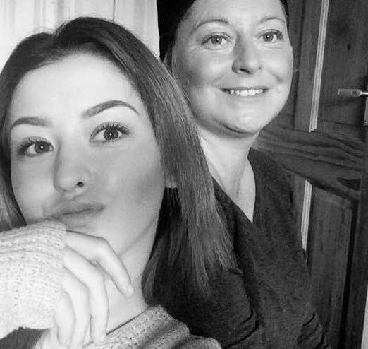 18岁女儿提前两周催产孩子，只为给将死母亲最后礼物