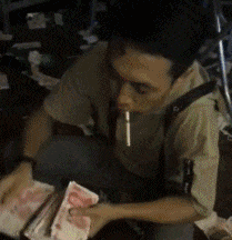 孩子老不爱吃饭多半是惯的，打一顿就好了！