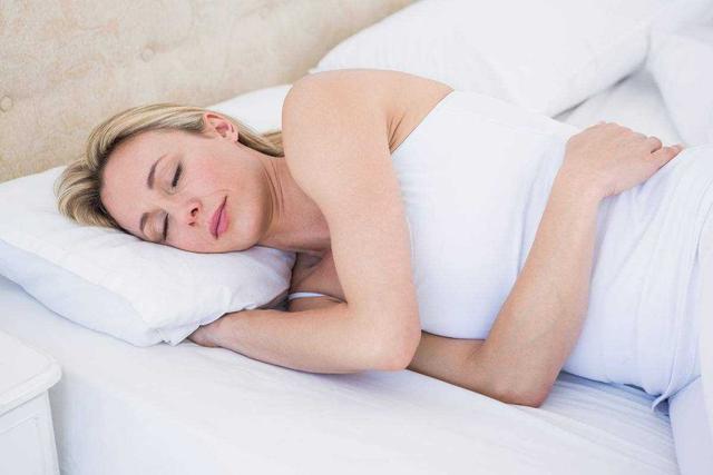 女性生孩子后身体不想落下毛病，这几点是关键，别让月子病找上你