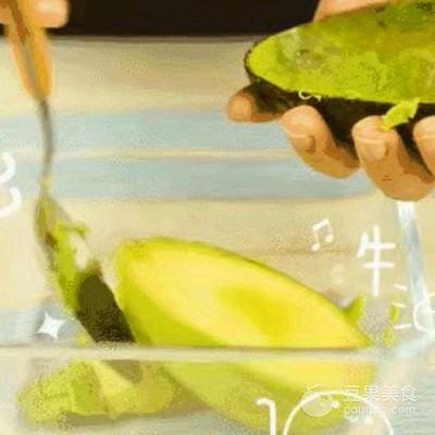 牛油果草莓塔的做法