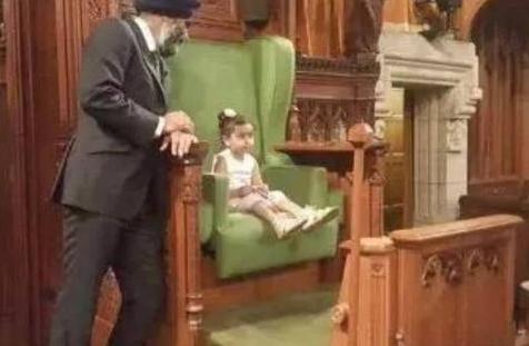 2岁小女孩吵着要见国防部长，不料她还真见到了