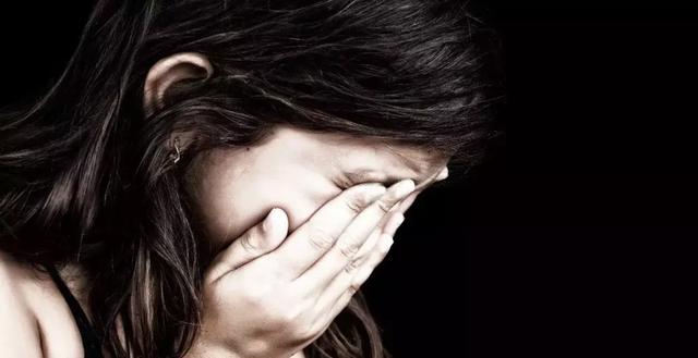 到底是什么，让我们对孩子如此苦苦相逼？