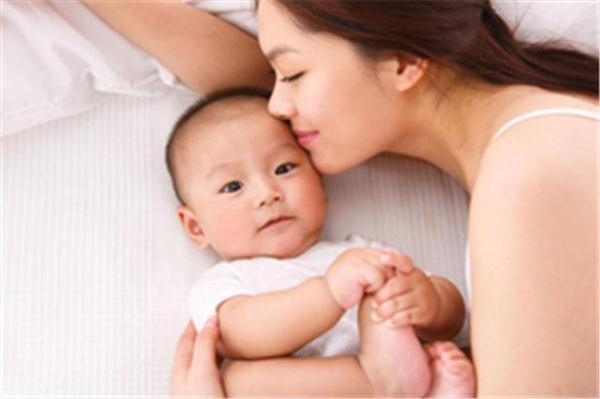 新生宝宝一天喂奶几次合适？很多宝妈不清楚，早知道，好安排