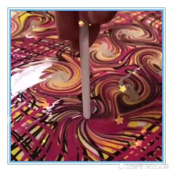 棒棒糖原来是这样做的，拿出来的那一刻，世界都被治愈了