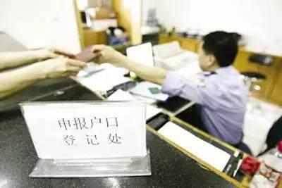 爸爸姓“别”，不肯让孩子随自己姓，宝妈取完名后，家人拍手叫绝