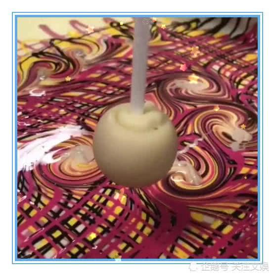 棒棒糖原来是这样做的，拿出来的那一刻，世界都被治愈了