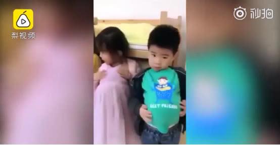 幼儿园老师用气球让孩子体验怀孕，感受妈妈不容易，引发网友热议