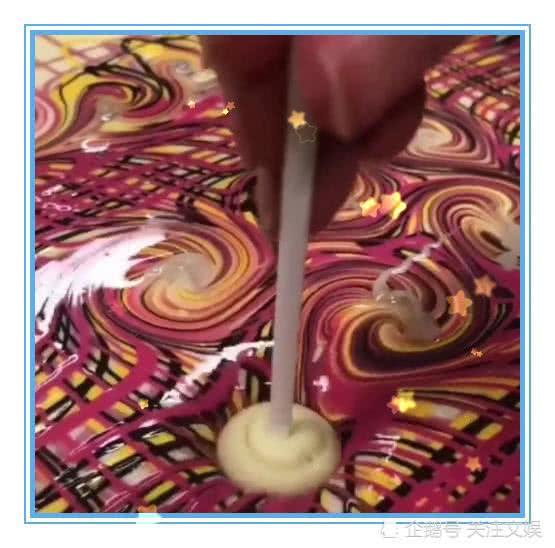 棒棒糖原来是这样做的，拿出来的那一刻，世界都被治愈了