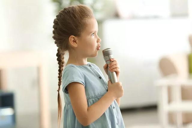 孩子总怯场？这5点能提高表现力！