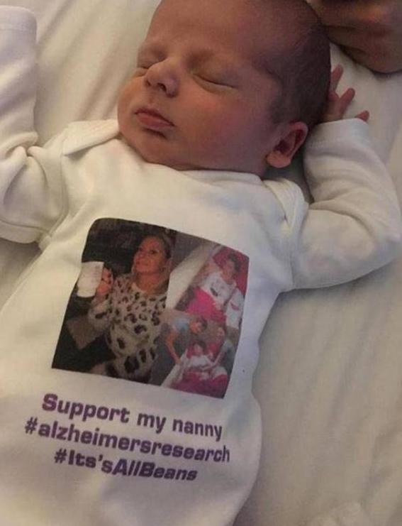 18岁女儿提前两周催产孩子，只为给将死母亲最后礼物