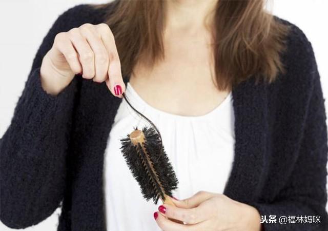 哺乳期脱发多是这3种原因，宝妈不用惊慌，5招即可加速自愈